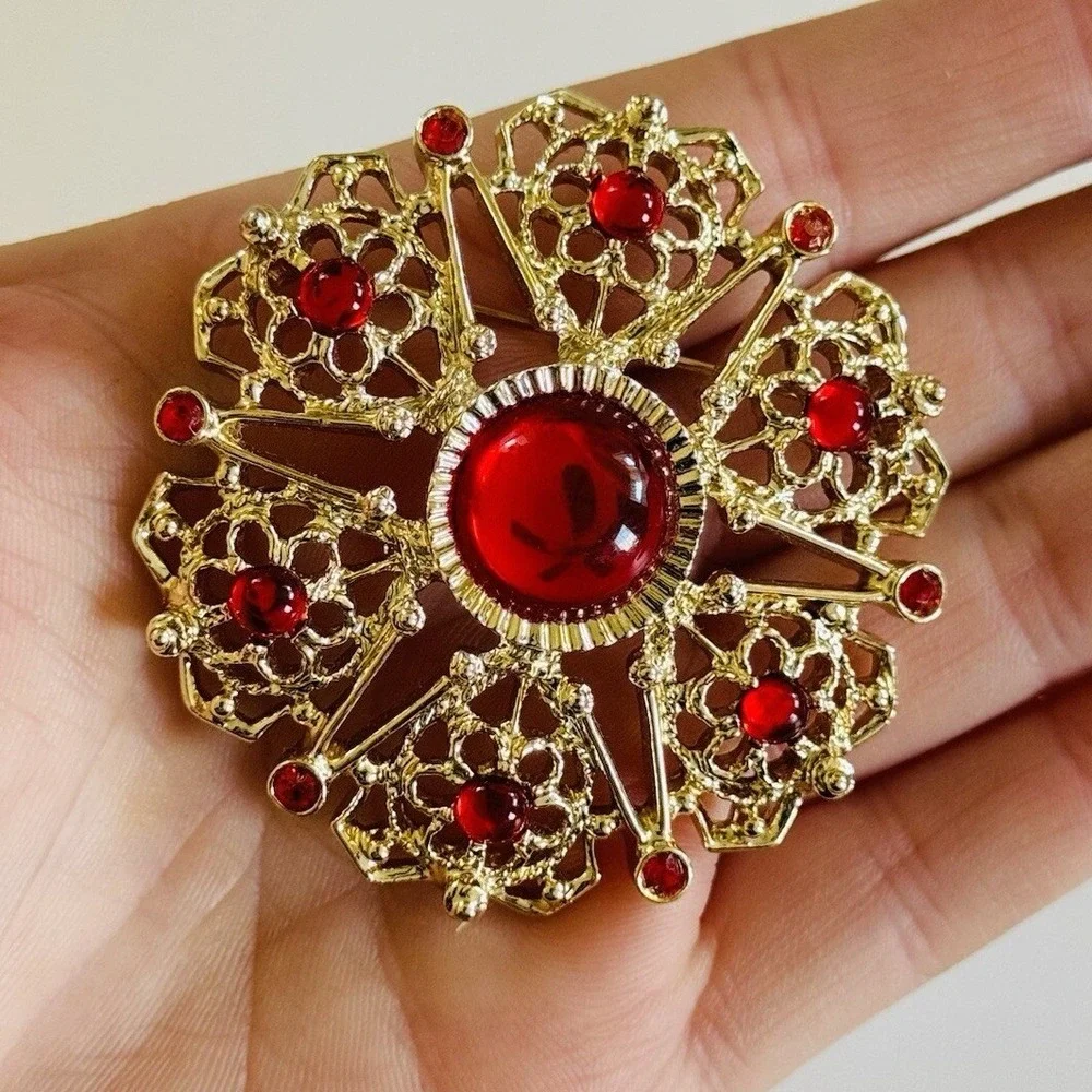 Sarah Coventry Regal Brooch Pin VTG Red gold Glass Cabochon Rhinestone Jeweled‎